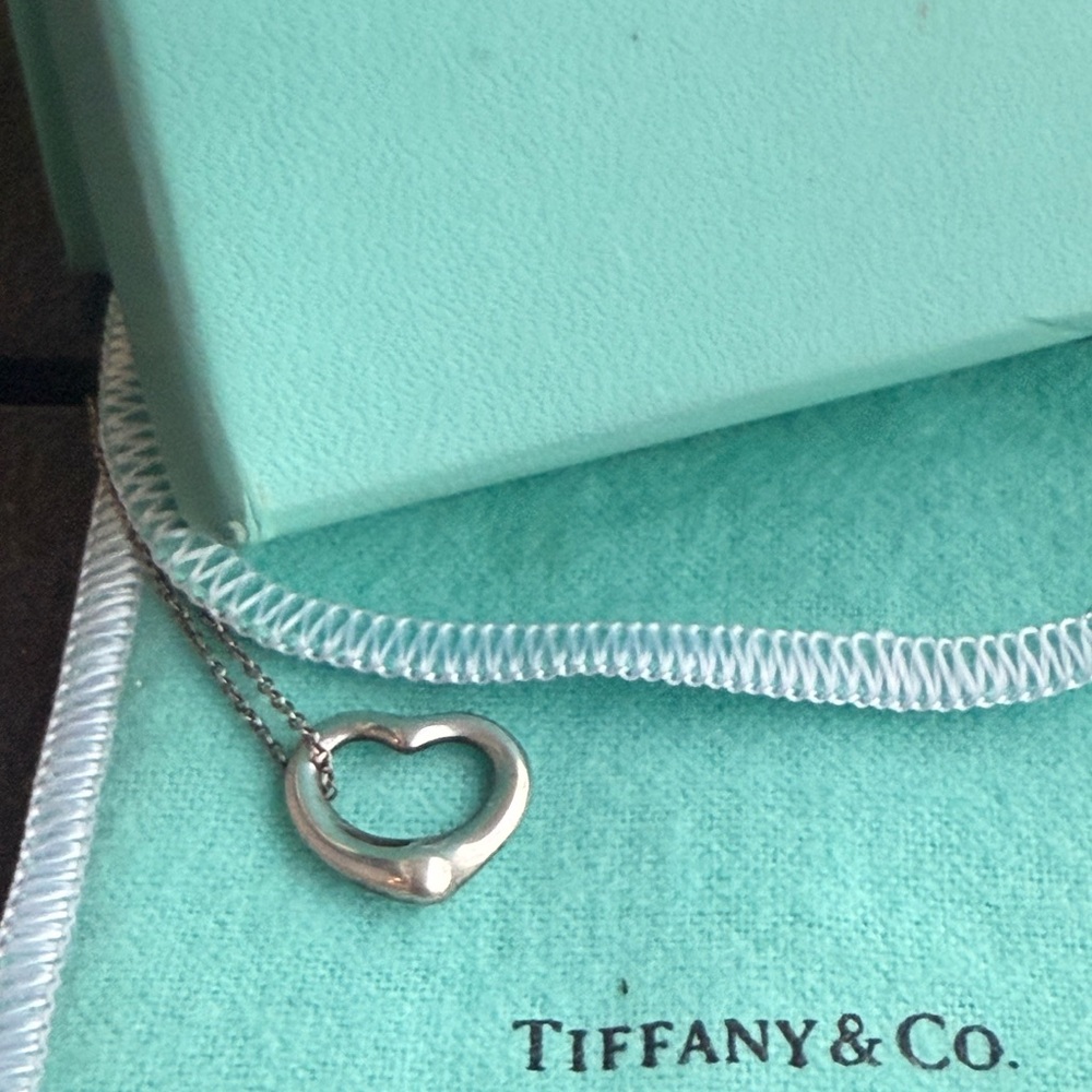 Tiffany & Co. Silver Heart Necklace with original dusty bag and box